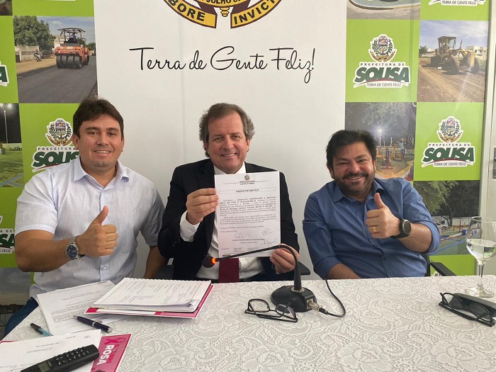 Em Sousa, prefeito Tyrone assina ordem de serviço para execução de revitalização de prédio que será o Núcleo de Oncologia do HNL